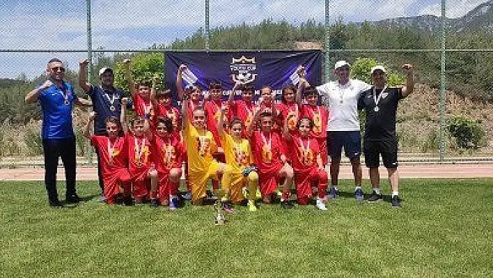 U11 Futbol Şampiyonası: Kayserispor şampiyon oldu