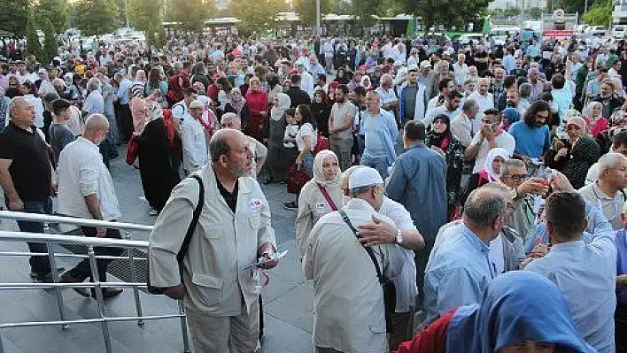 180 kişi kutsal topraklara gitti