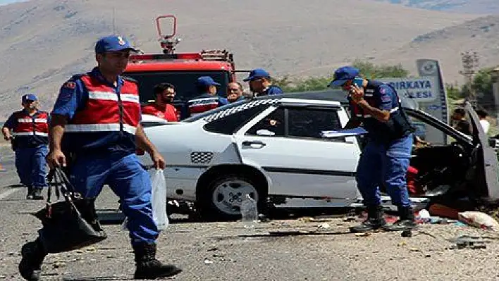 Kayseri'de feci kaza: 2 ölü, 9 yaralı