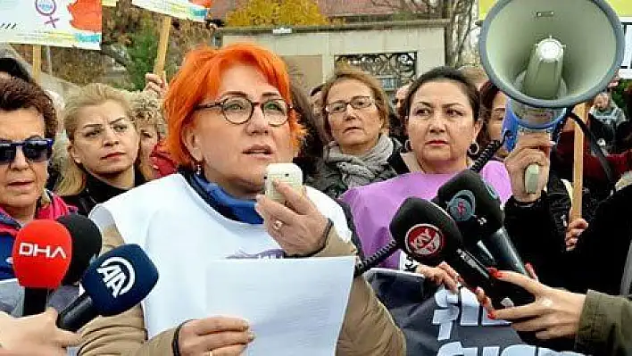 'Kadına şiddet insanlık suçudur ve asla bahanesi yoktur'