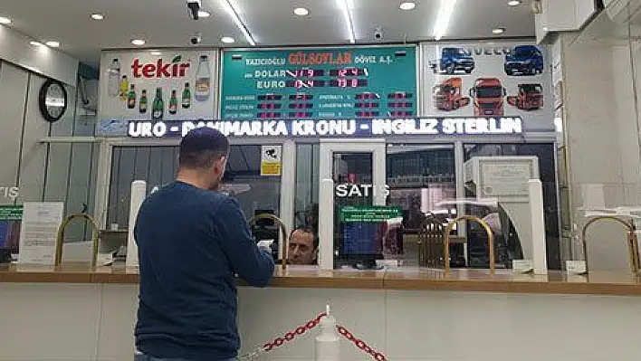 Dolar sert düştü, vatandaş kararsız!