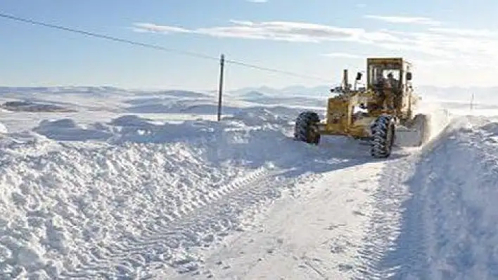 Kayseri'de kapanan 52 yol ulaşıma açılırken 178 yolda çalışmalar devam ediyor 