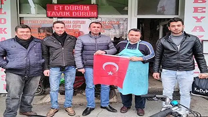 CHP Afrin'e destek için Türk bayrağı dağıttı  