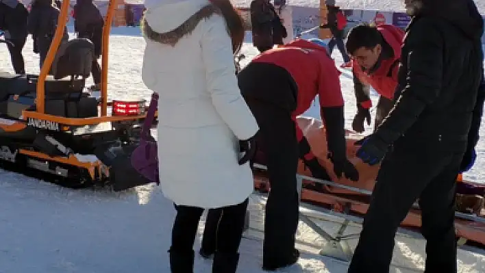 Kayak yaparken yaralandı
