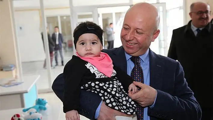 Başkan Çolakbayrakdar kursiyerlerin çalışmalarını inceledi 