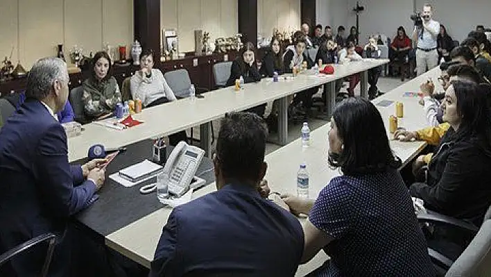 Festival için şehre gelen öğrencilerden Başkan Çelik'e ziyaret   