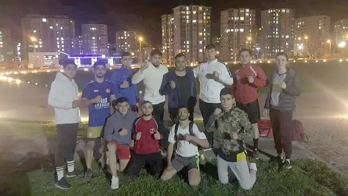 Milli sporcular iftar sonrası antrenman yaptı