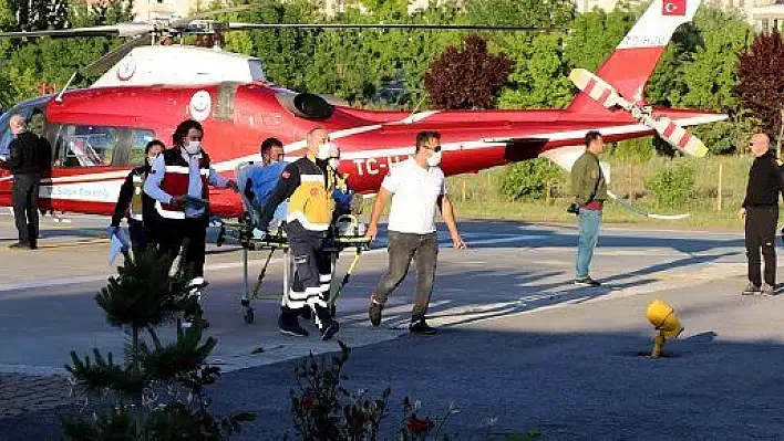 Hızarla elini kesen genç, ambulans helikopterle hastaneye kaldırıldı