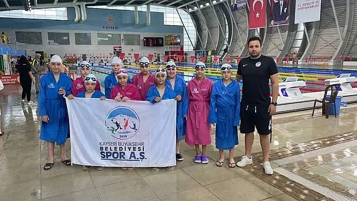 Spor AŞ yüzmede madalyaları topladı