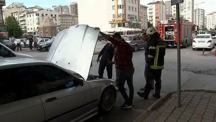 Otomobilin egzozundan çıkan dumanı yangın sandılar