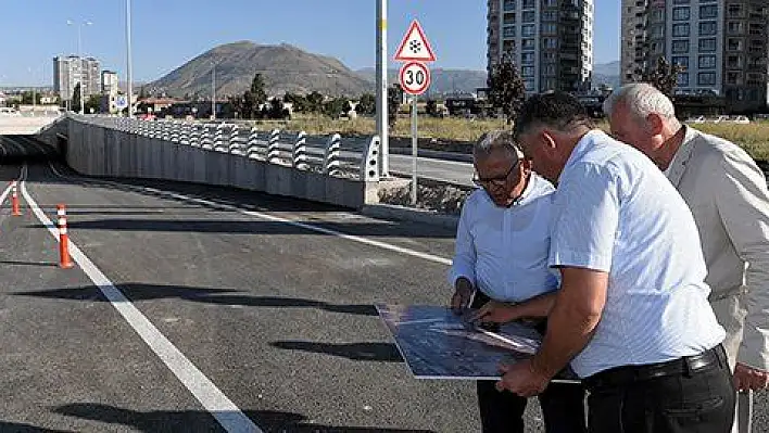 Büyükkılıç, trafiğe açılan 17.5 milyon TL'lik katlı kavşağı yerinde inceledi