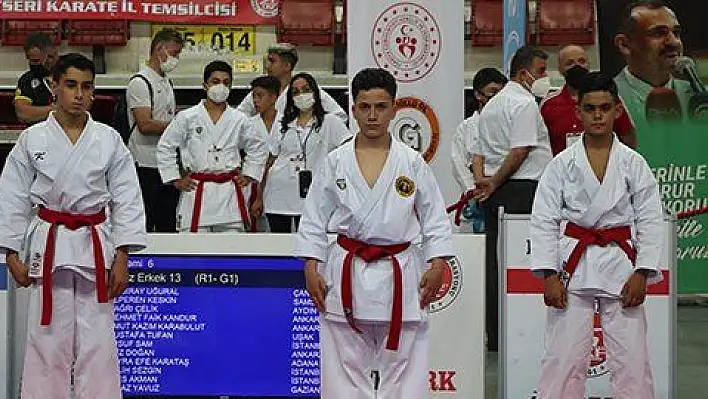 Karate şöleni başladı