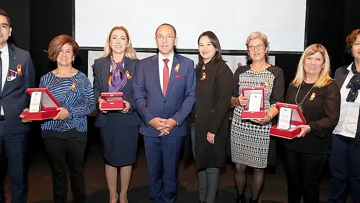 Örnek karar: Eşine şiddet uygulayan erkek personelin maaşı eşine