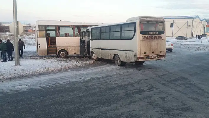 2 işçi servisi çarpıştı: 10 hafif yaralı 