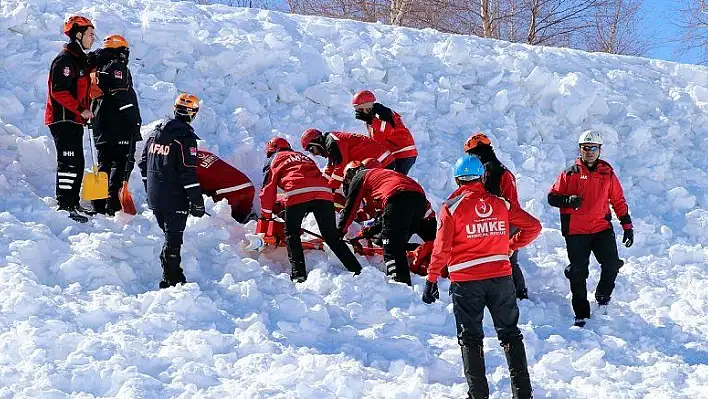 Erciyes'te çığ tatbikatı