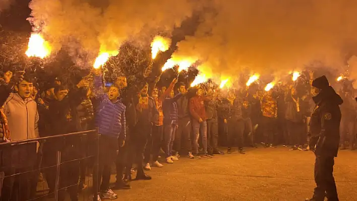 Kayserispor taraftarı takımı bağrına bastı