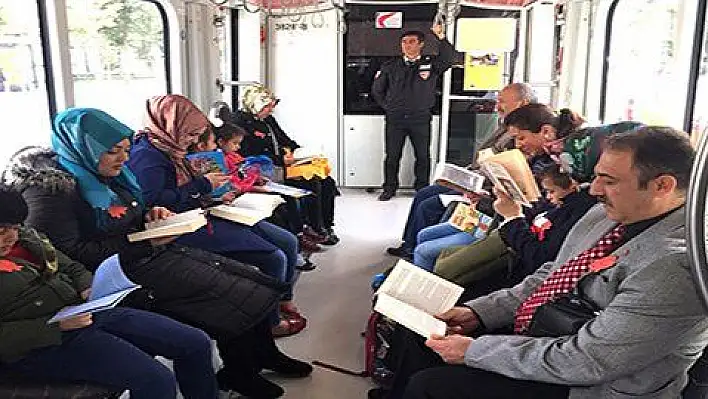 Tramvay hattı kitap okuma etkinliğine ev sahipliği yaptı 