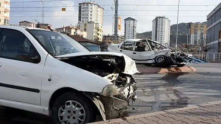 Kayseri'deki trafik kazasında 3 kişi yaralandı