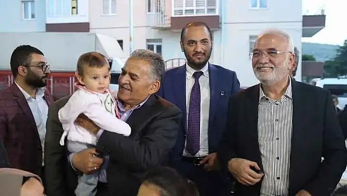 Başkan Büyükkılıç Altınoluk Mahalle halkıyla iftar açtı