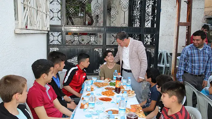 Özdoğan mahalle sofrasına misafir oldu