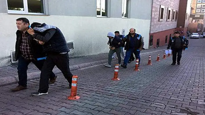 İstanbul'dan gelerek hırsızlık yapan 5 şüpheli yakalandı 