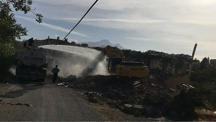 O yapılar belediye tarafından yıkıldı