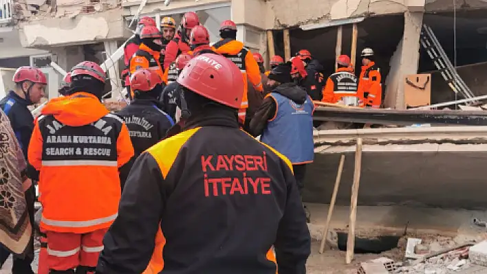 Kayseri İtfaiyesi deprem bölgesinde görevini tamamladı