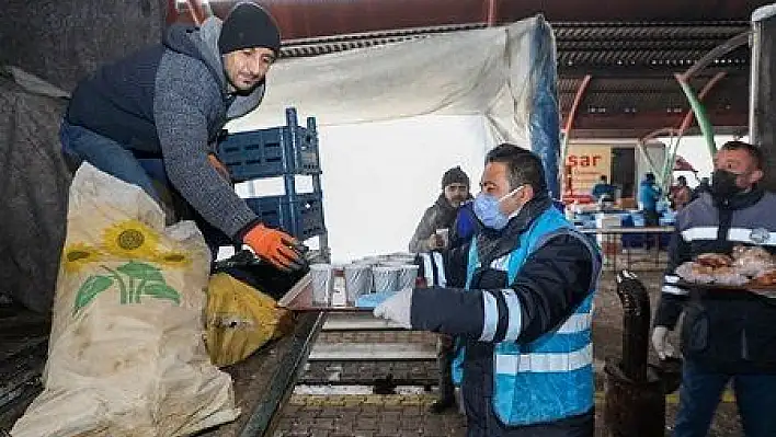 Talas'ta pazar esnafına sıcak çorba