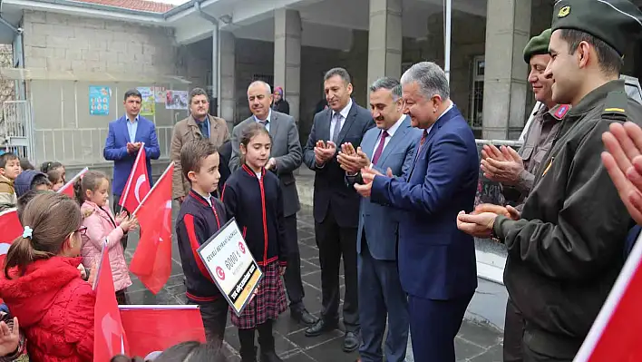 Seyrani İlkokulu öğrencileri Mehmetçik'i unutmadı 