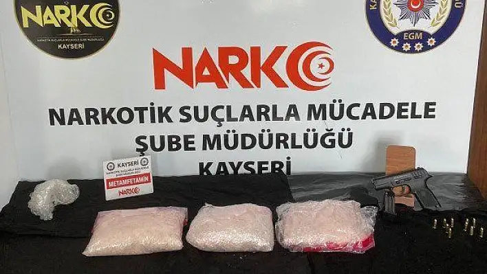 'Dur' ihtarına uymayan araçtan 4 kilo uyuşturucu çıktı