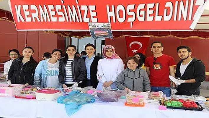 ERÜ'de 'Mehmetçik Vakfı' Yararına Kermes Düzenlendi 