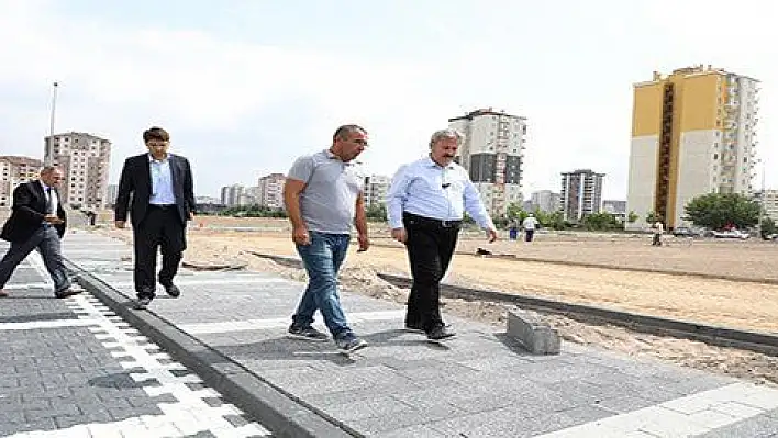 MAHALLELERE YAYA YOLU VE OTOPARK YAPILIYOR