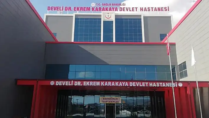 Ekrem Karakaya Devlet Hastanesi'nin tabelaları asıldı