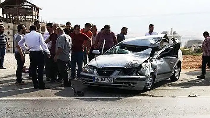 Kahramanmaraş-Kayseri yolunda odun yüklü kamyona çarpan sürücü öldü