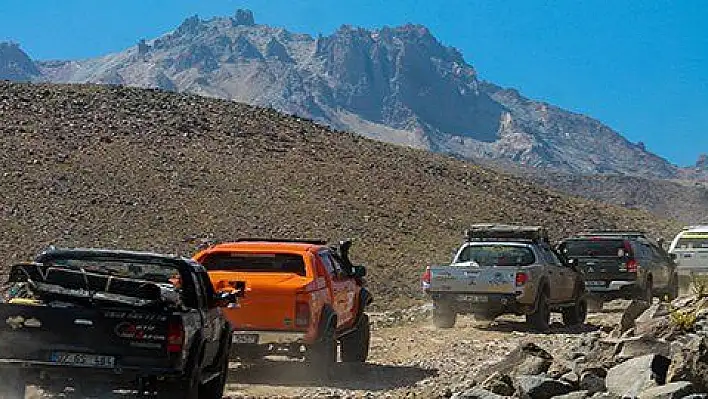 Off-Road tutkunlarından 4x4'lük zirve