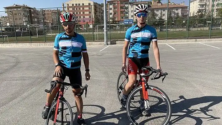 Kayıt olmak için Kayseri'den Niğde'ye 130 kilometre pedal çevirdiler