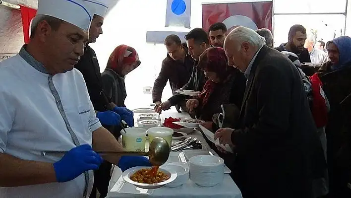 Diyarbakır Anneleri'ne mantı ikramı