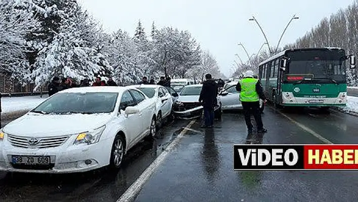 Polis, 'dur' ihtarına uymayan otomobili lastiklere ateş ederek durdurdu 