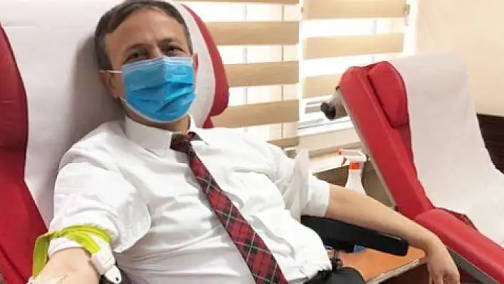 Rektör Çalış 'tan kan bağışı