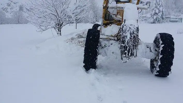 Büyükşehir, tipiden dolayı kapanan 83 kırsal mahalle yolunu ulaşıma açtı