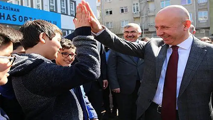 Başkan Çolakbayrakdar, 'Eğitimlerimizle Yavrularımız Daha Güzel Yarınlara Ulaşacak' 