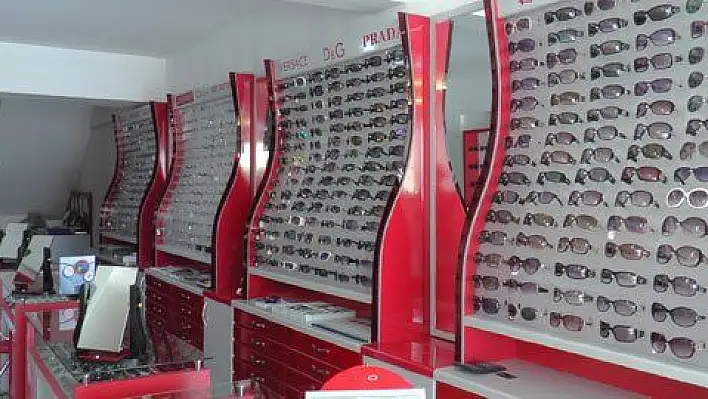 Plastik gözlükler göz sağlığını bozuyor