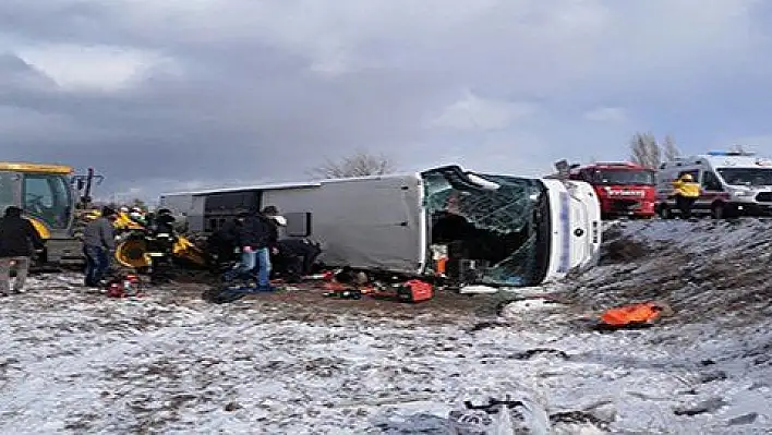 Kahramanmaraş-Kayseri karayolunda 2 otobüs devrildi: 31 yaralı