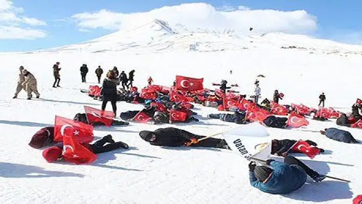 Tekden Ortaokulu öğrencileri vatan için yürüdü