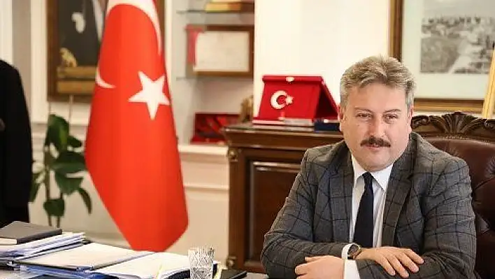 Başkan Palancıoğlu'ndan ödül alan ERÜ Öğretim Üyelerine tebrik