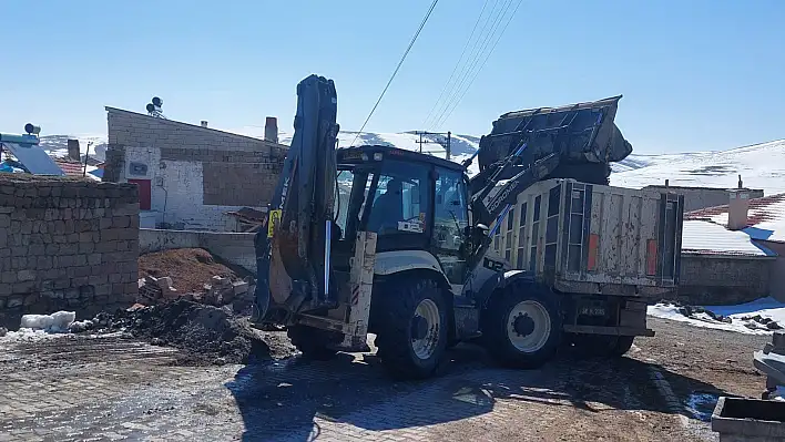 Bünyan'da çevre temizleme çalışmaları devam ediyor