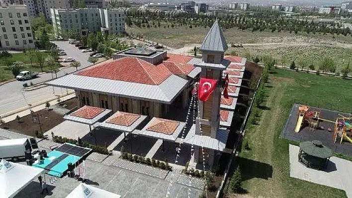 ERÜ'nün 2. camisi ibadete açıldı