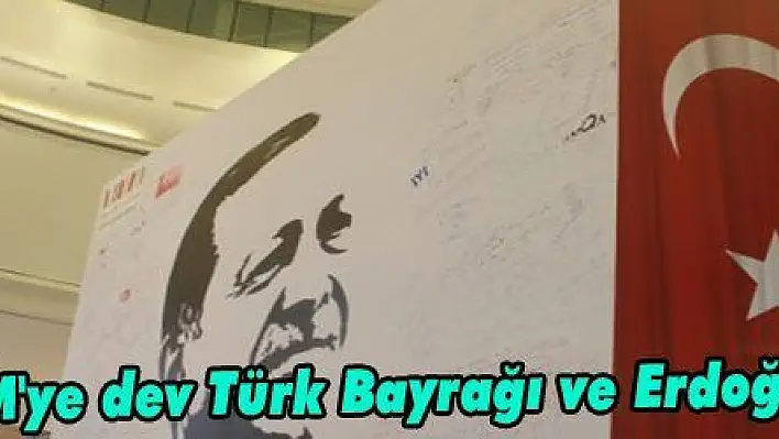 Katar'da bir AVM'ye dev Türk Bayrağı ve Erdoğan posteri asıldı