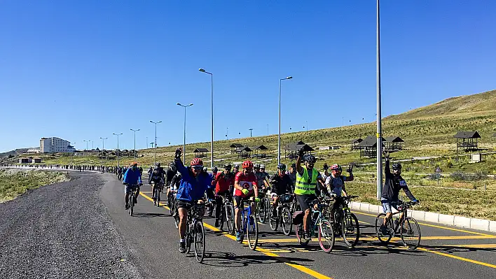 Bisikletçiler Festa 2200'de Erciyes'i yaşayıp Kayseri'yi keşfettiler 