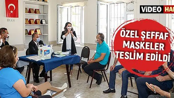 Yalçın'dan işitme engellilere özel şeffaf maske